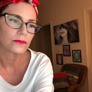 Meet your Posher, Cynthia